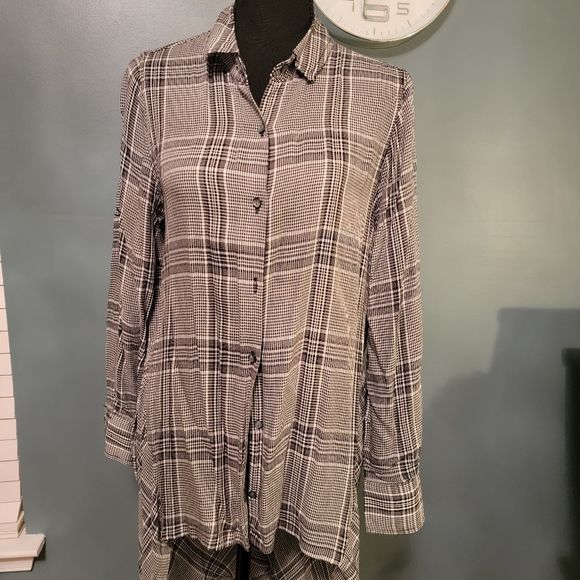 Max Studio Tops - Max Studio Black & White Shirt